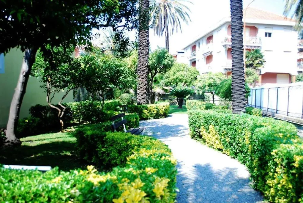 Affascinante Bilocale Con Piscina Apartment Bordighera Italy